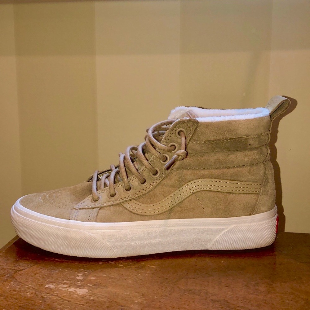 NEVER WORN unisex Vans Sk8-hi MTE tan SUEDE